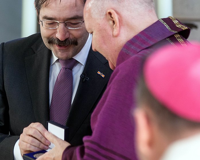 Provinciale erepenning voor scheidend bisschop
