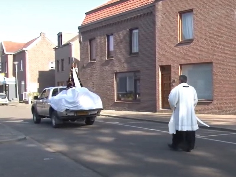 Maria in de Nood weer op haar plek in Stein