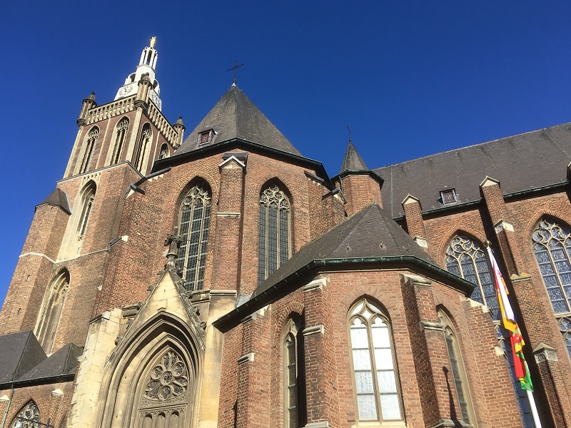 Wekelijks gezongen vespers in de kathedraal