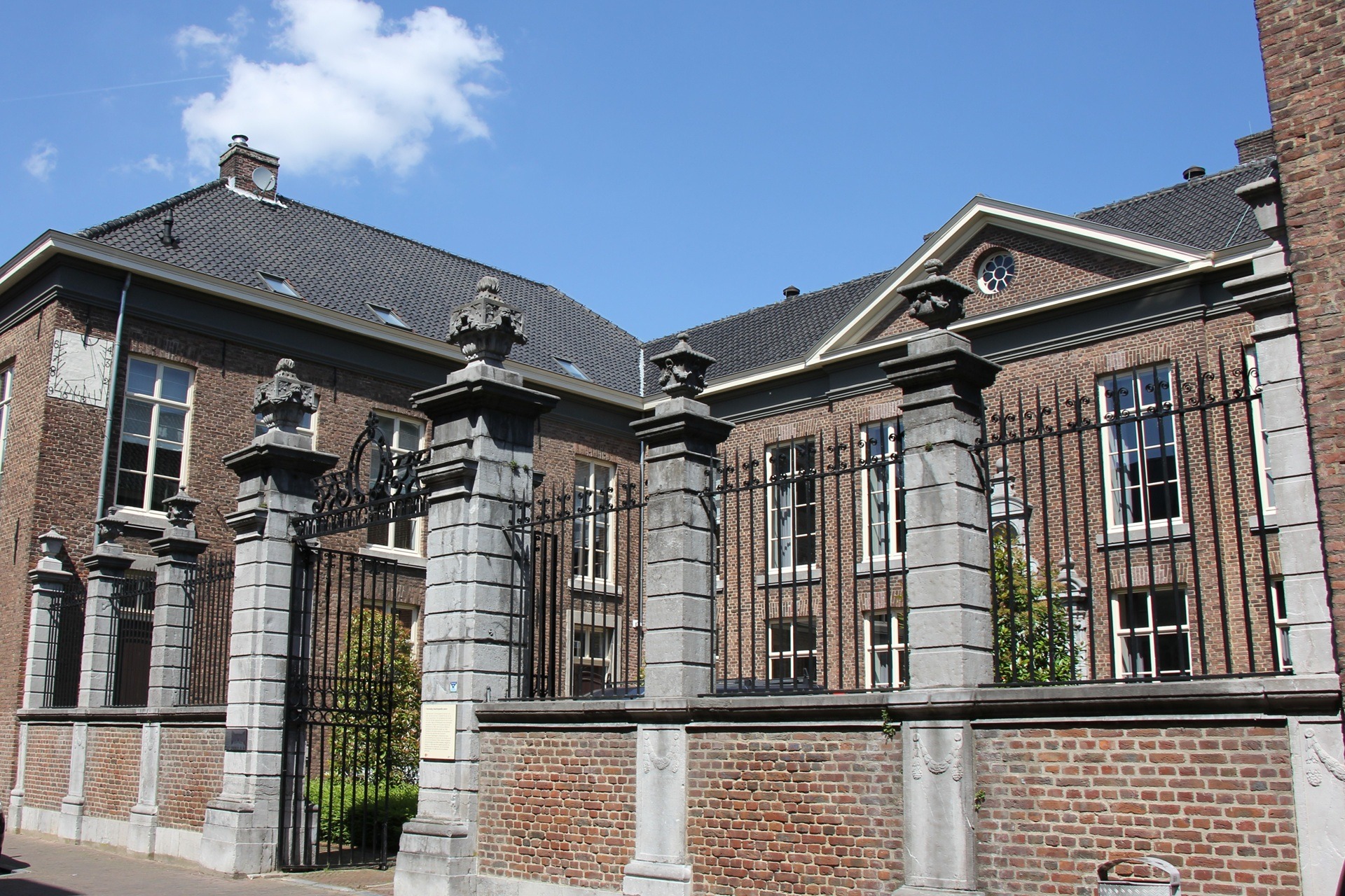 Bisschop verhuist naar appartement  in voormalig bisschoppelijk paleis